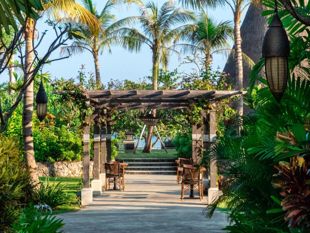 Sudamala Resort, Komodo, Labuan Bajo Exteriér fotografie The resort's gardens
