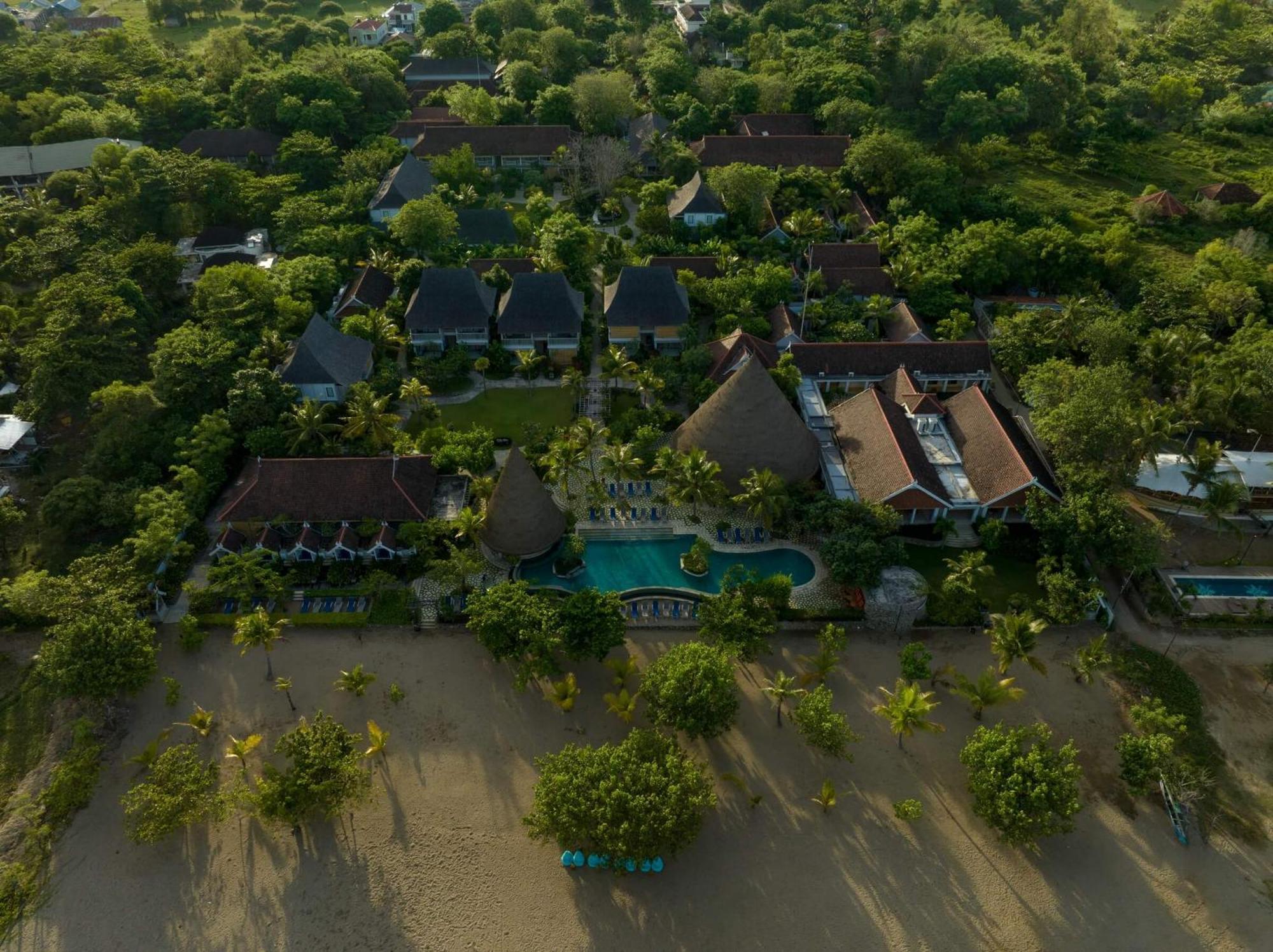 Sudamala Resort, Komodo, Labuan Bajo Exteriér fotografie Aerial view of the resort