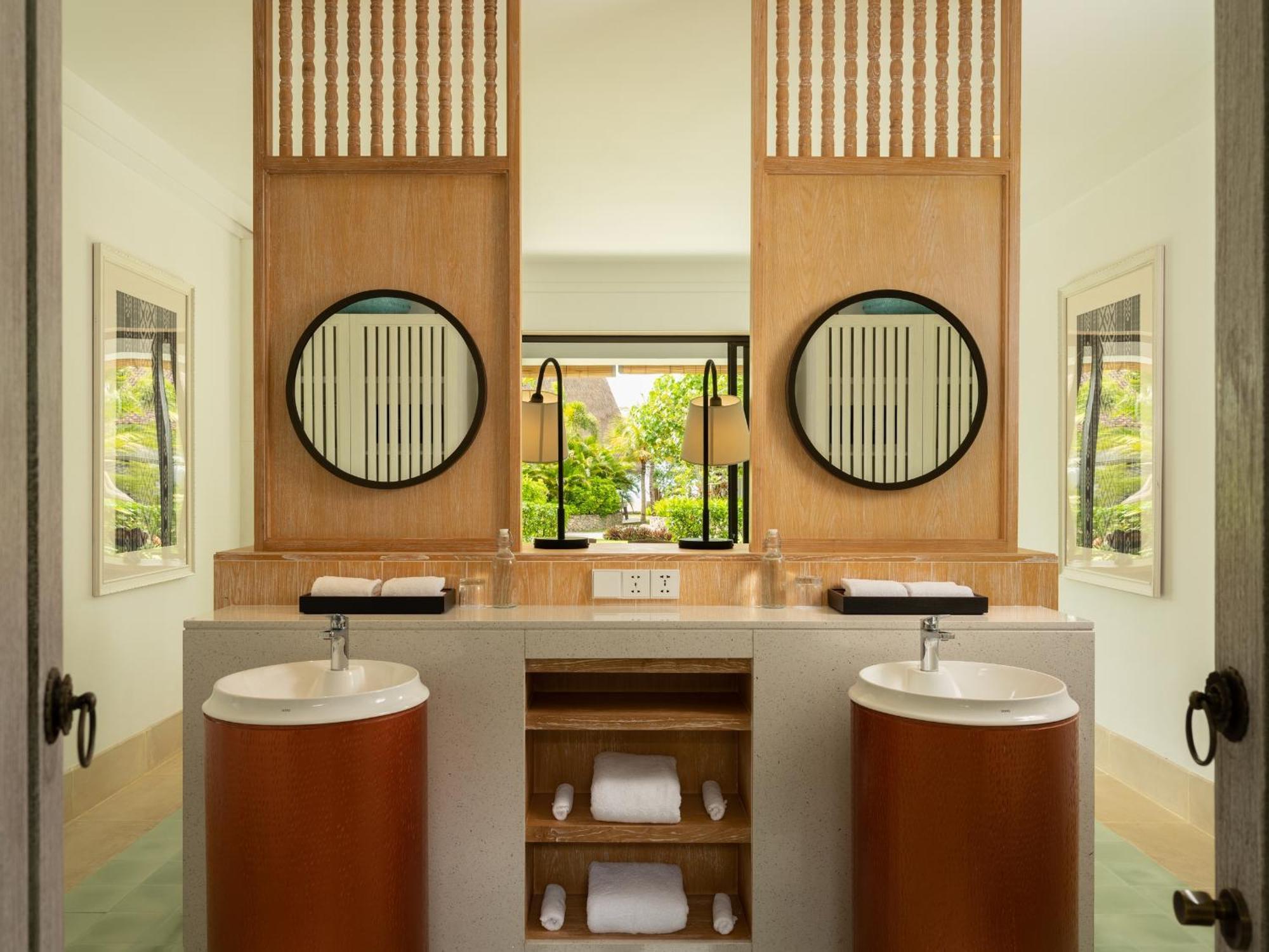Sudamala Resort, Komodo, Labuan Bajo Exteriér fotografie Bathroom